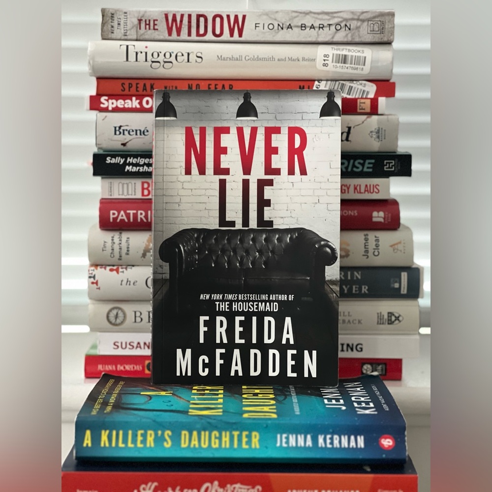 Never Lie by Freida McFadden EUC